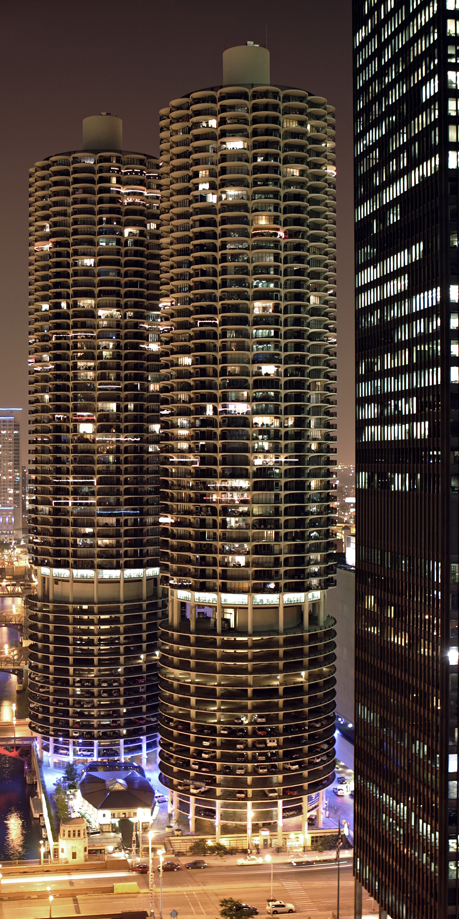 Marina City I, Chicago - Night view from Mather Tower. © Mathias Beinling